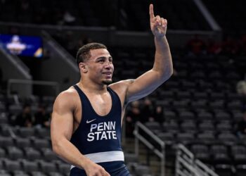 Wrestler under fire forsharing Christian faith