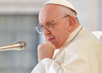 Pope Francis Urges Human Wisdom in the Face of Artificial Intelligence Revolution