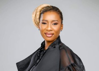 Fungisai Zvakavapano empower young people against drugs through music