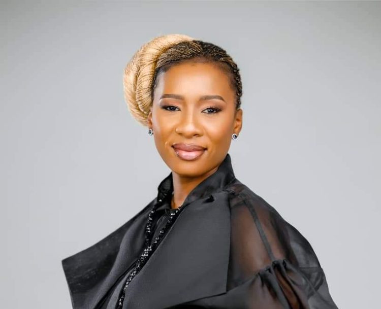 Fungisai Zvakavapano empower young people against drugs through music