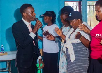 Have fellowship with God, young people urged.