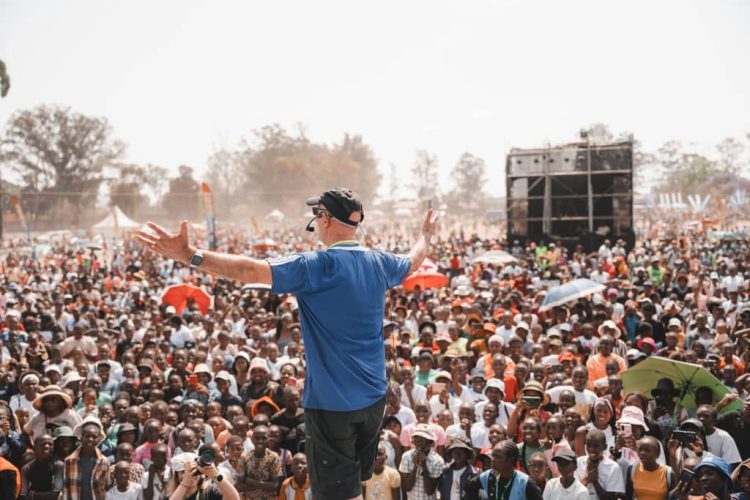 Hundreds Throng Love Zimbabwe Festival