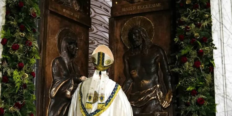Cardinal Rolandas Makrickas, archpriest of Rome's Basilica of St. Mary Major, solemnly closes the basilica's Holy Door Dec. 25 as the Jubilee Year was ending.