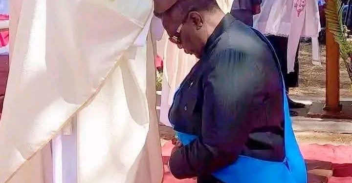 High office bowing to a higher office