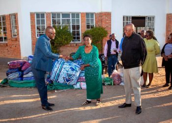 ZCC hands over aid to Zimbabwean returnees in Bulawayo