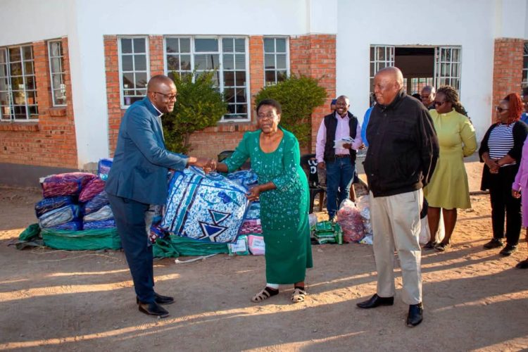 ZCC hands over aid to Zimbabwean returnees in Bulawayo