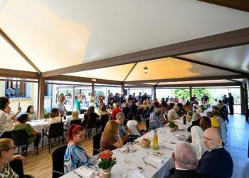 Pope’s lunch with the poor: fragility as a source of strength for communities