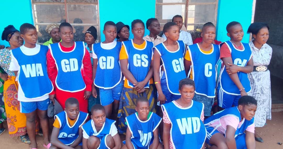 Rev Dr Phiri donates sports kits to fight drug abuse in Muzarabani